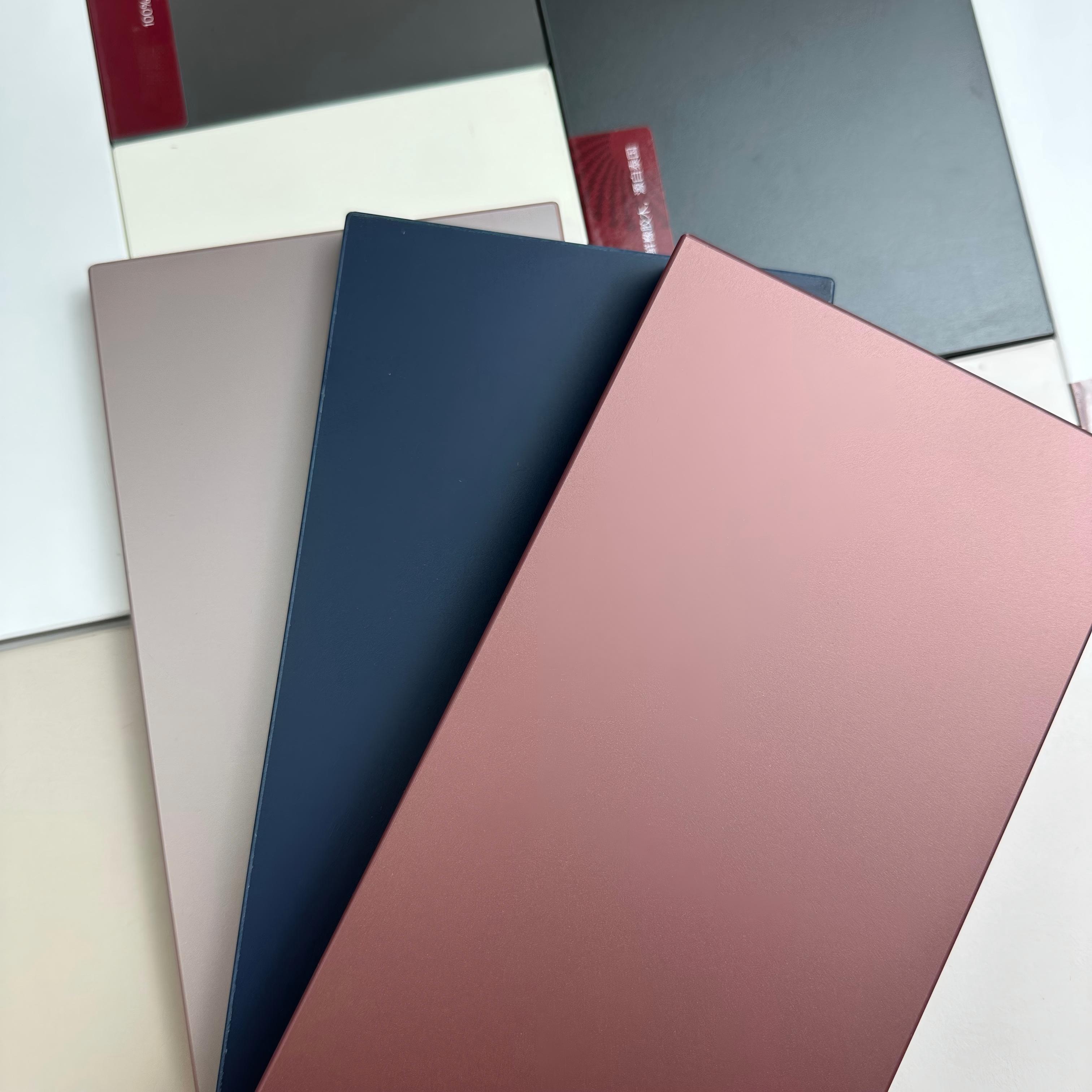 تخته PET در مقابل اسپری رنگ شده در مقابل جاروبرقی: چگونه درب کابینت آشپزخانه را انتخاب کنیم؟